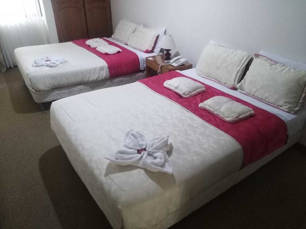 ROOM, QUADRUPLE