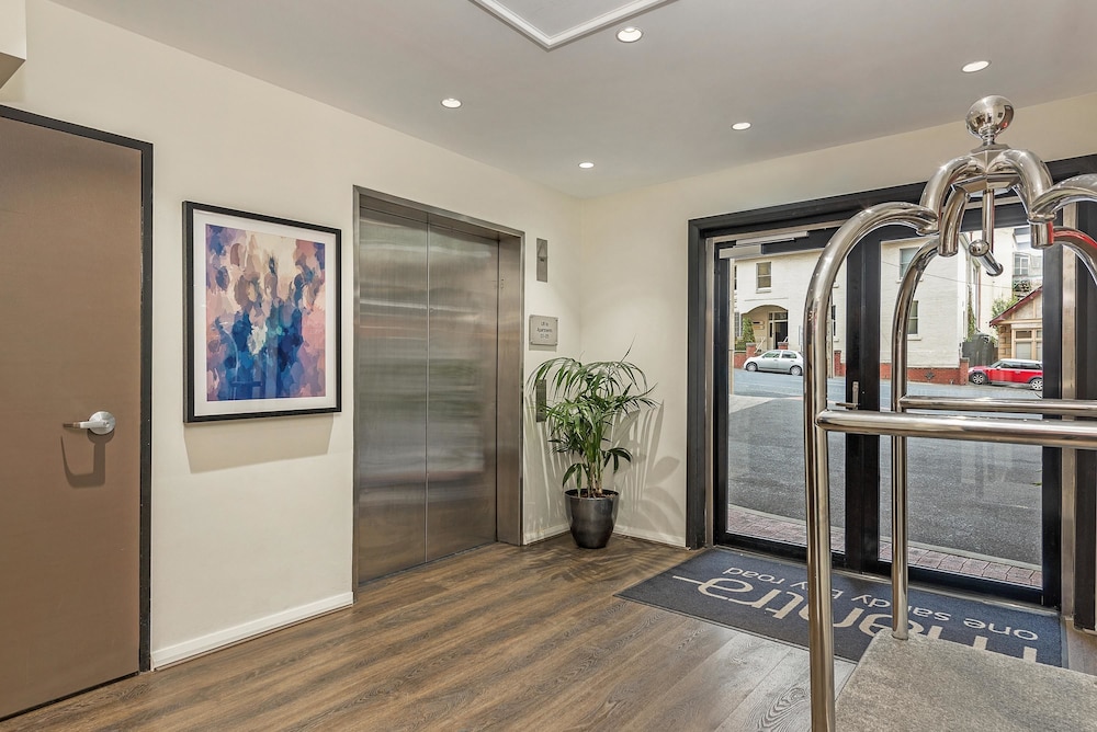 Mantra One Sandy Bay Road Hobart 11/64