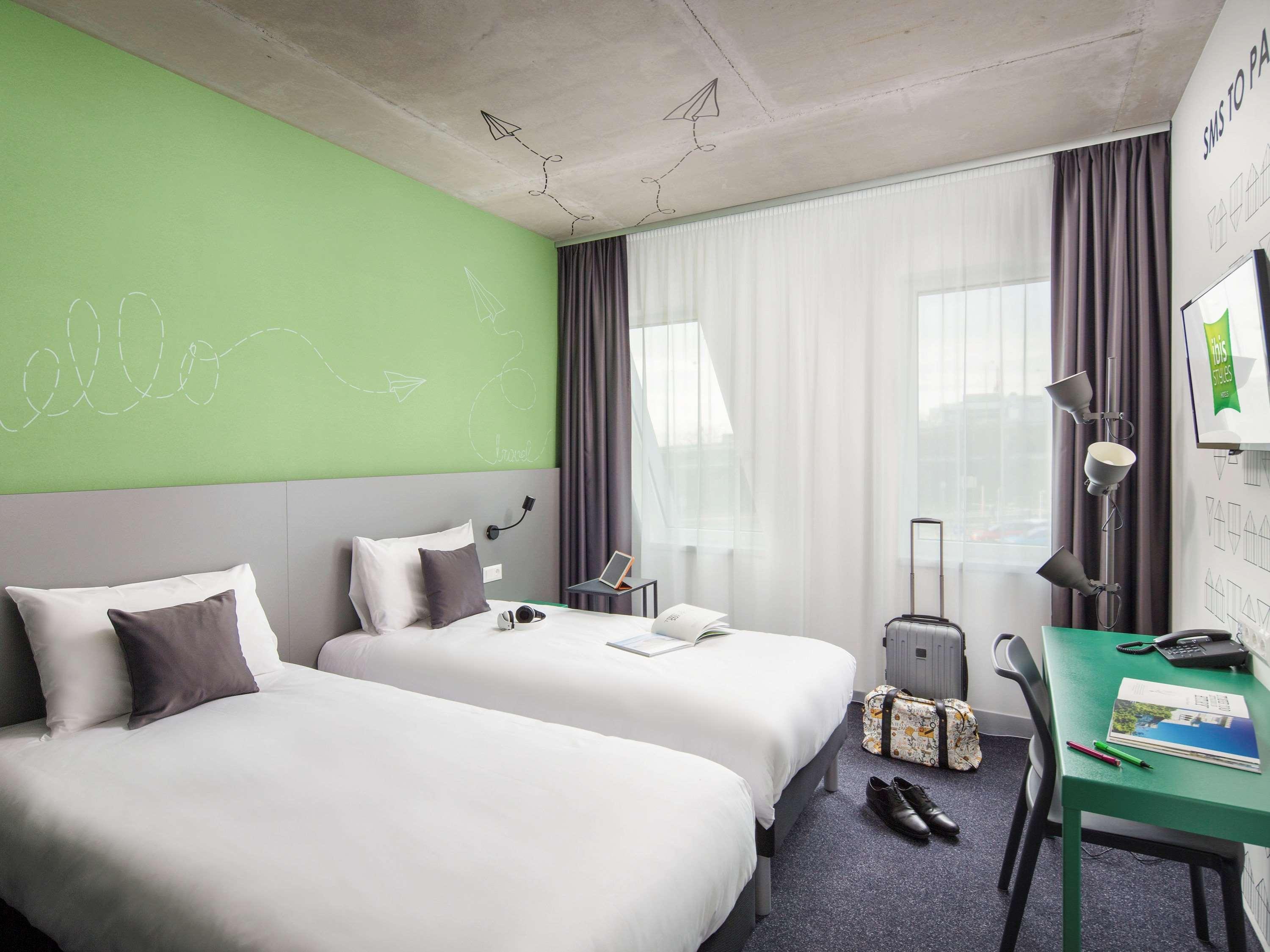 STANDARD, TWIN BEDS, ACCESSIBLE