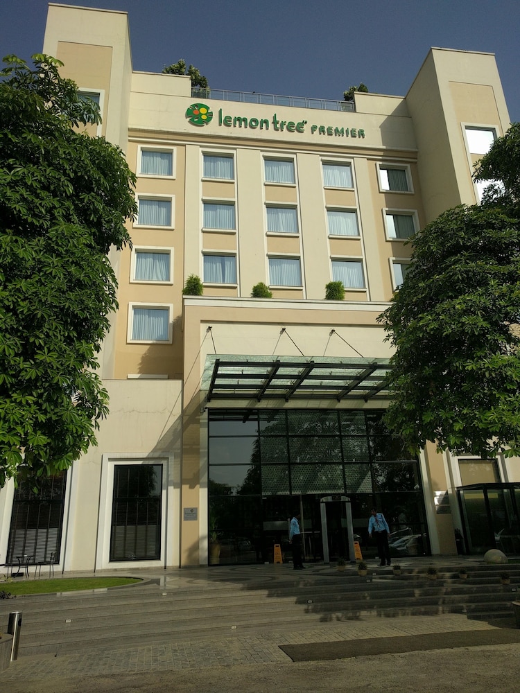 Lemon Tree Premier City Center Gurgaon 1/53