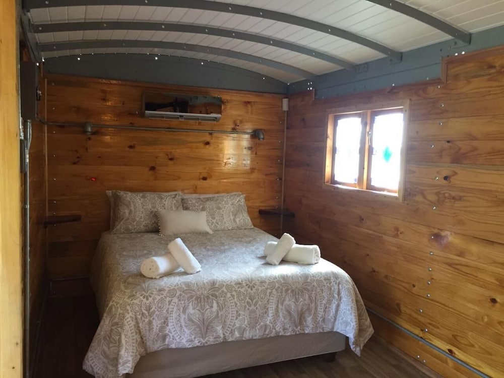 Sunbird Guest House 5/50