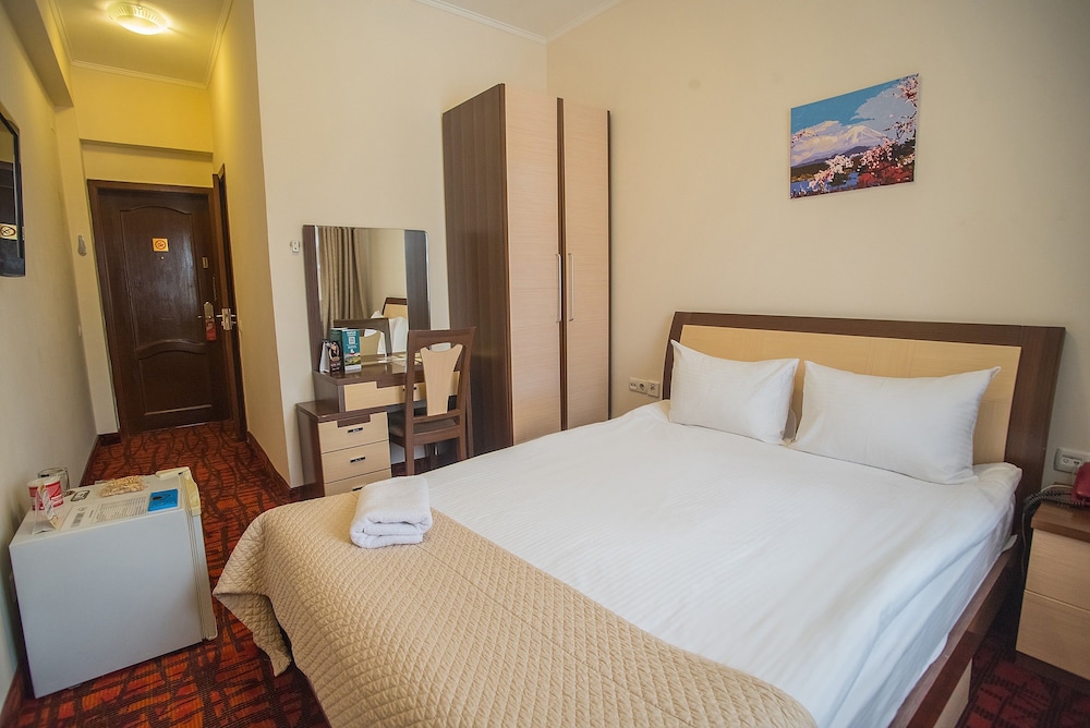 Alma Hotel 32/76