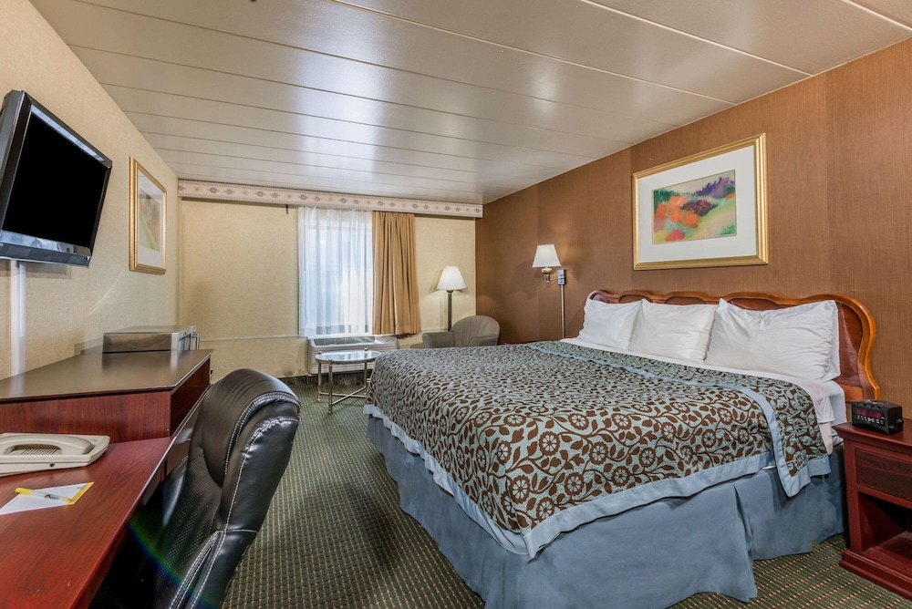 Days Inn by Wyndham Pittsburgh 6/24