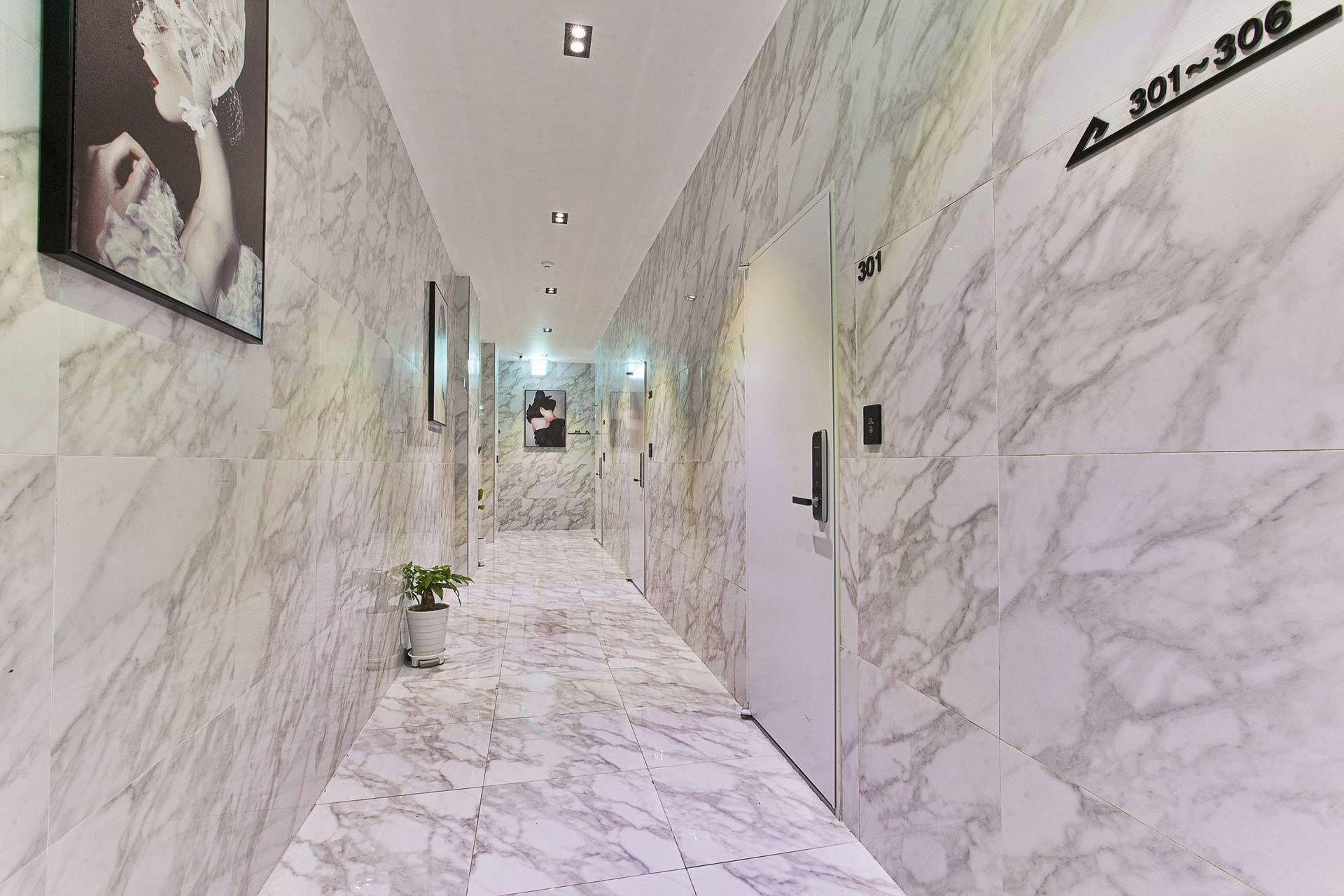 Hotel Violet 40/40