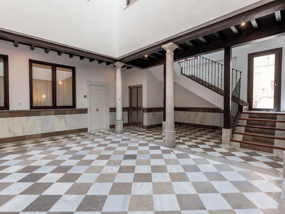 APARTAMENTOS PUERTA ELVIRA SUITES 3000 3/46