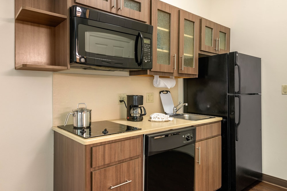 Candlewood Suites Fort Myers - Sanibel Gateway, an IHG Hotel 35/43