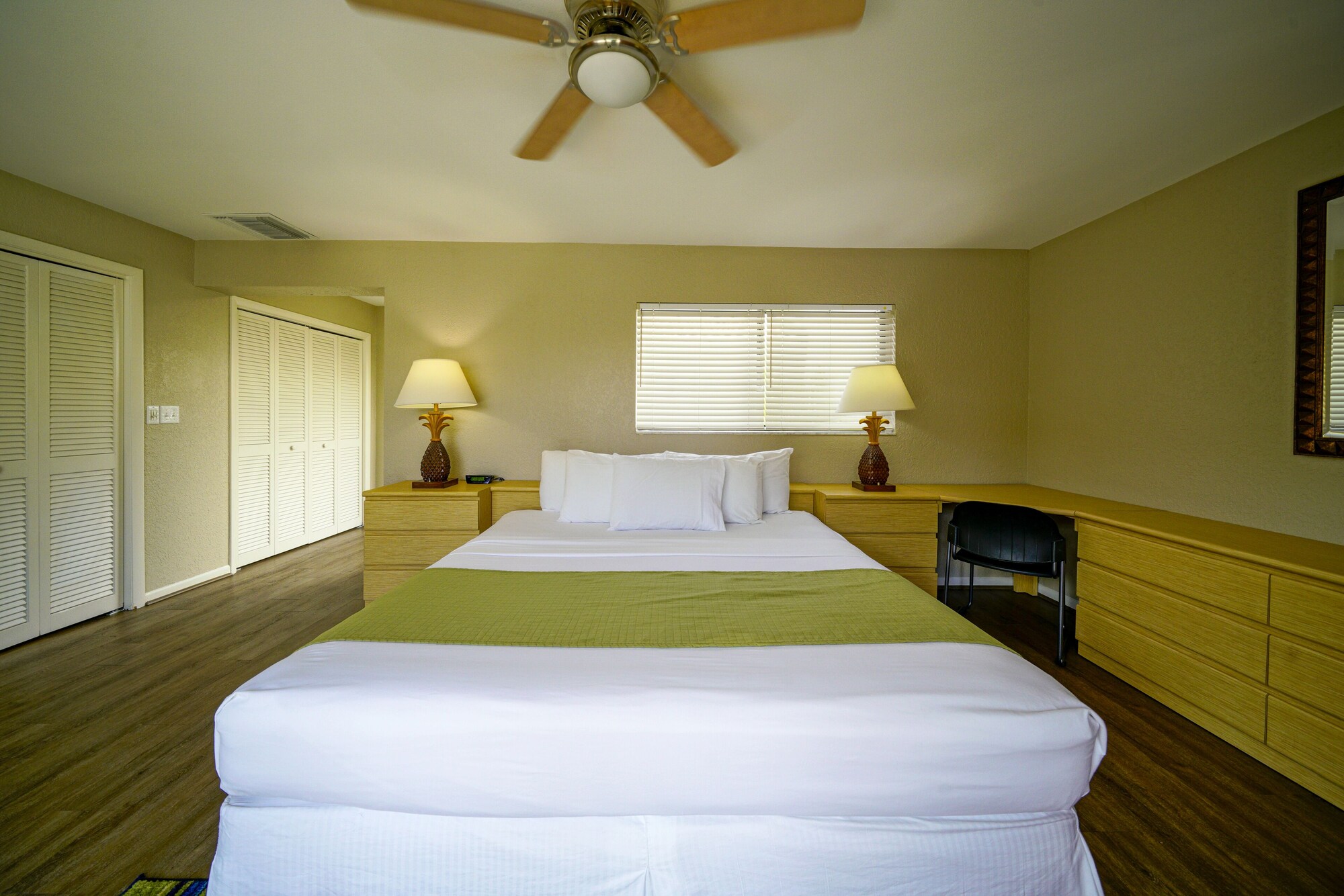 3 Bedrooms, Town House, King and Twin Beds, Queen Bed, 3 Bathrooms