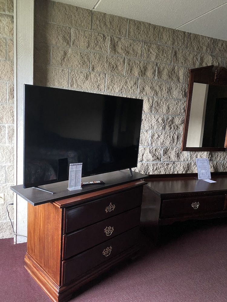Voyageur Inn and Conference Center 53/58