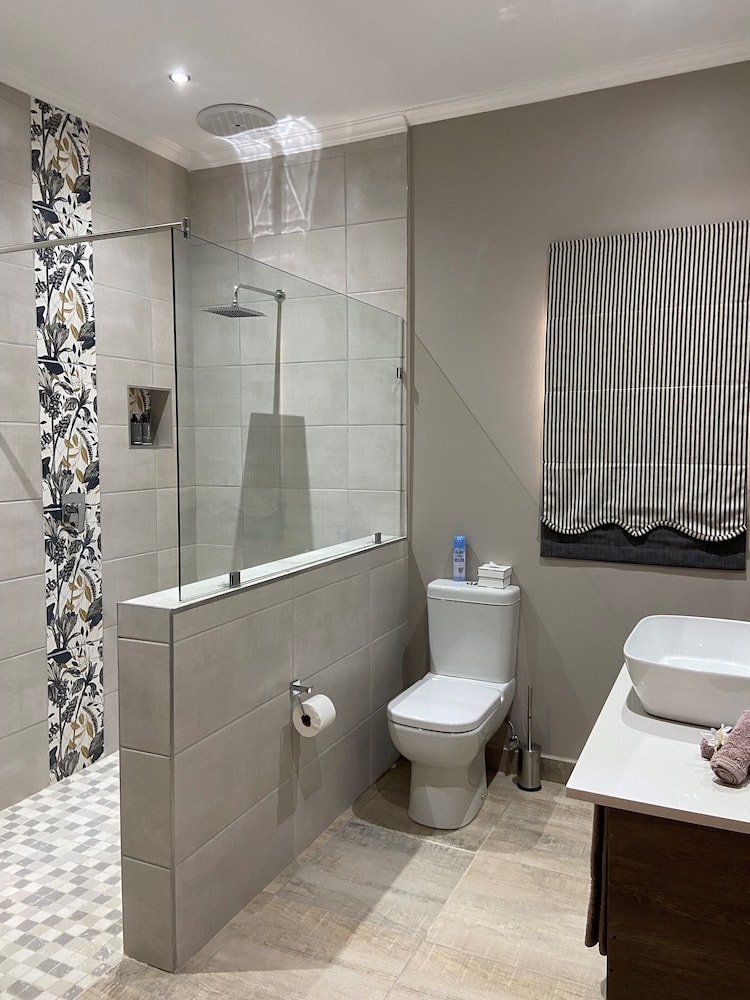 Nut Grove Manor Boutique Hotel 47/50