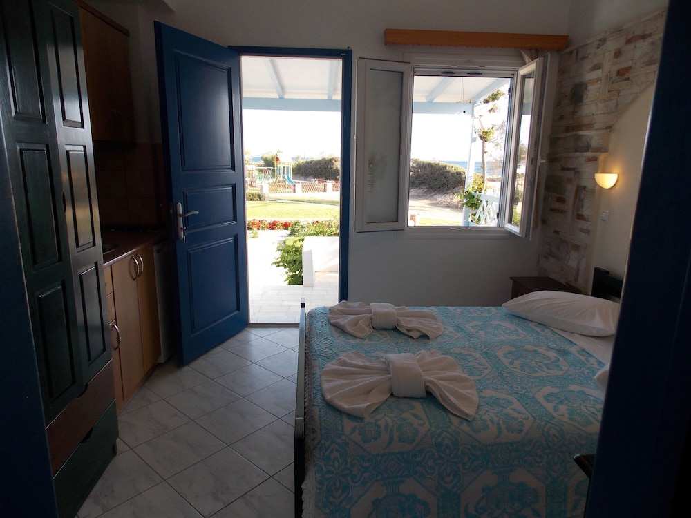 Stella Naxos Island 10/50