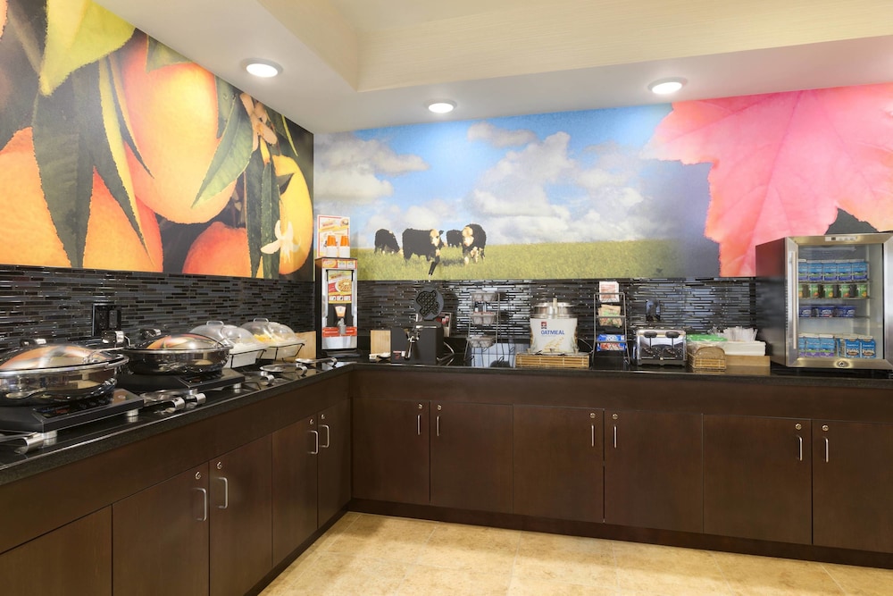 Fairfield Inn Suites Midland 23/27