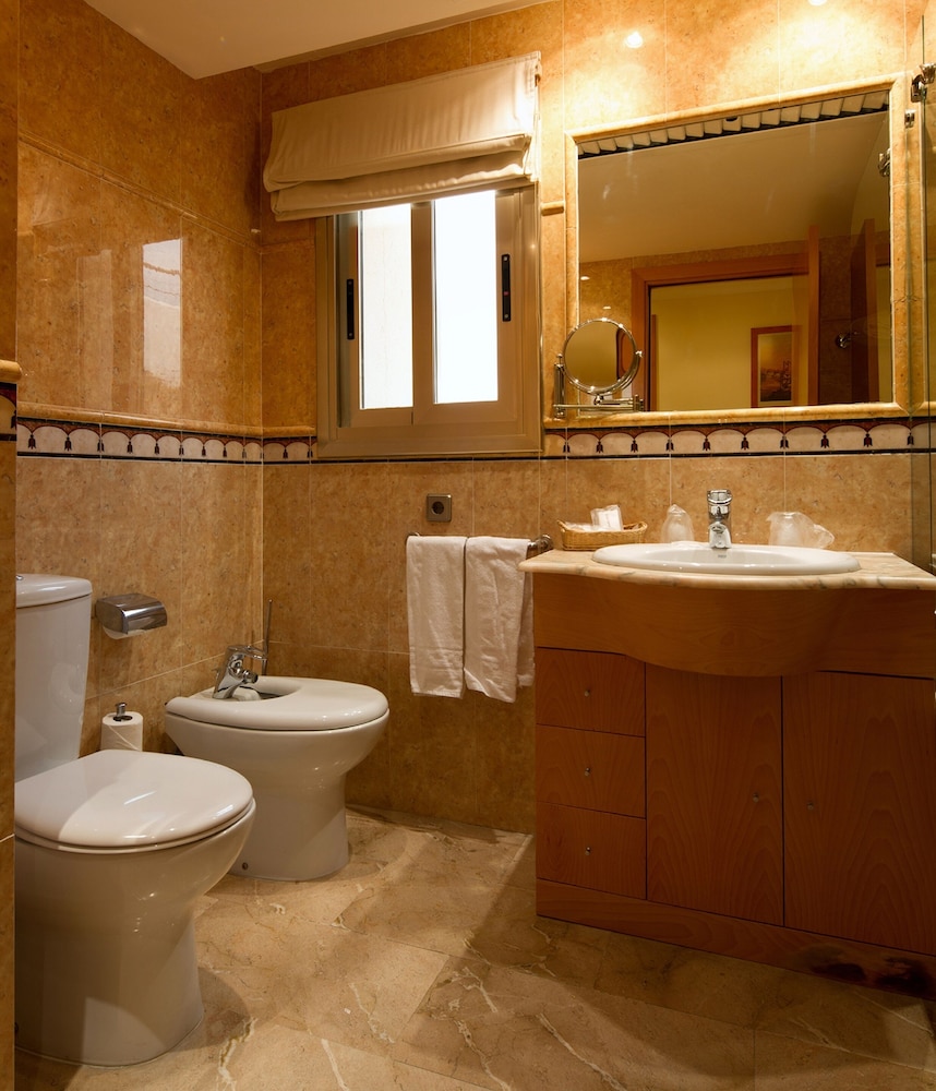 Port Sitges Resort Hotel 68/70