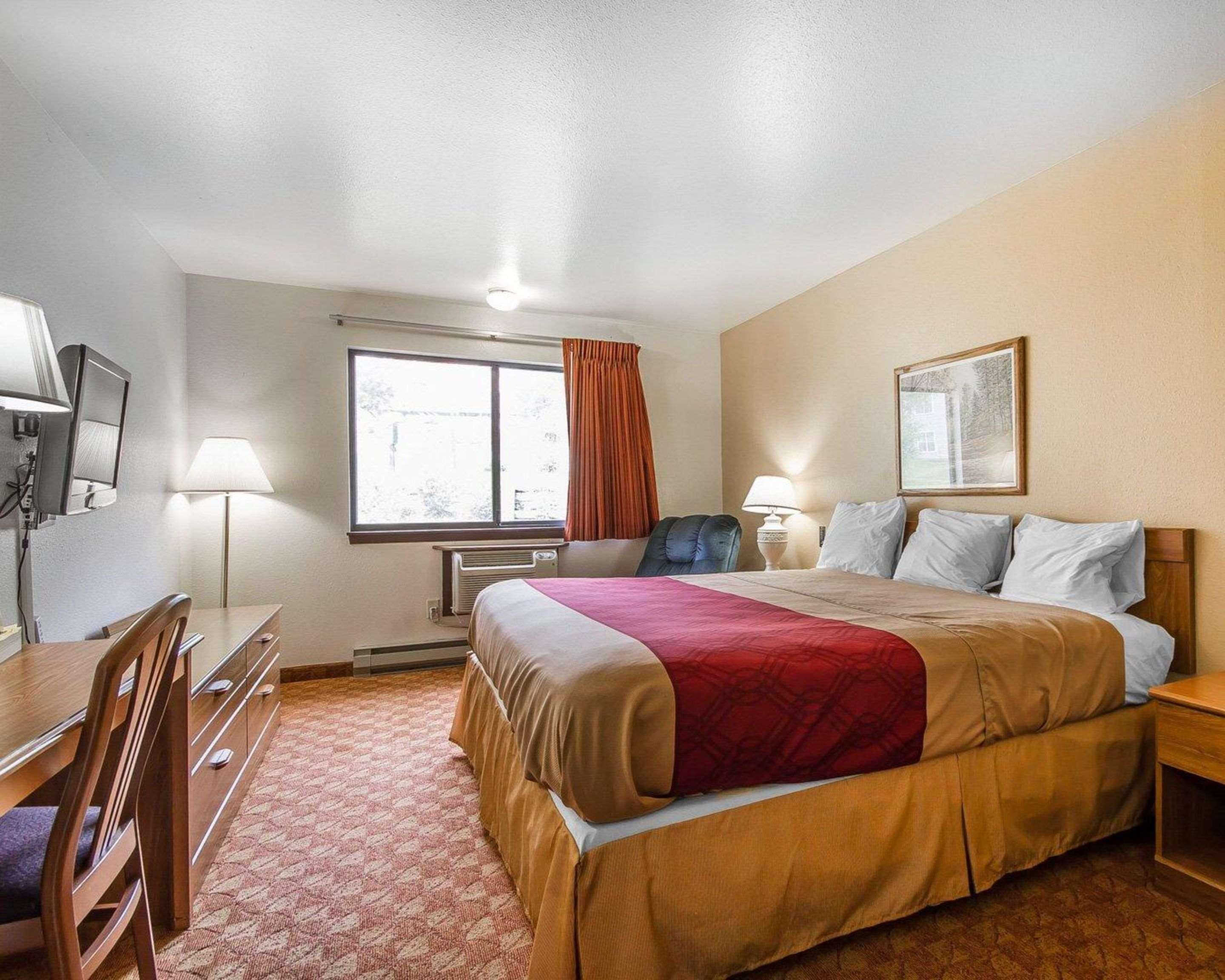 ROOM, KING BED