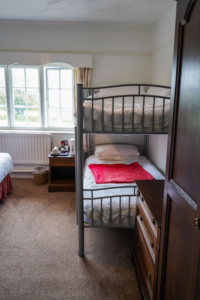 The Fox &amp; Hounds Hotel 10/36