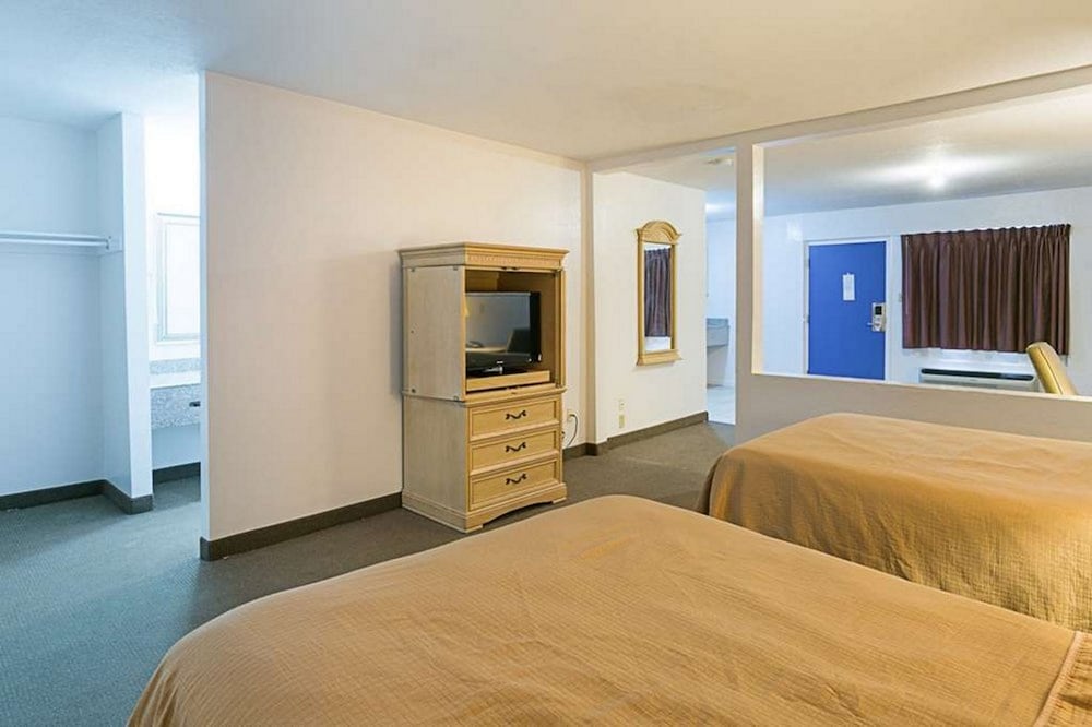 Rodeway Inn & Suites Enterprise 5/9