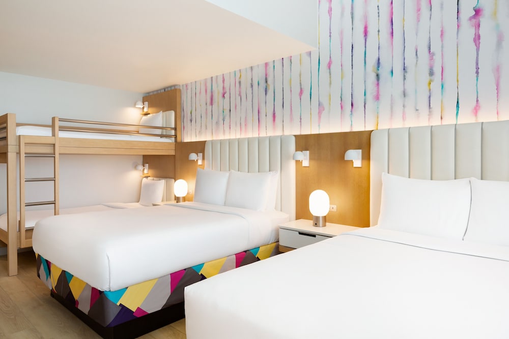 The Viv Anaheim a Tribute Portfolio Hotel 18/70