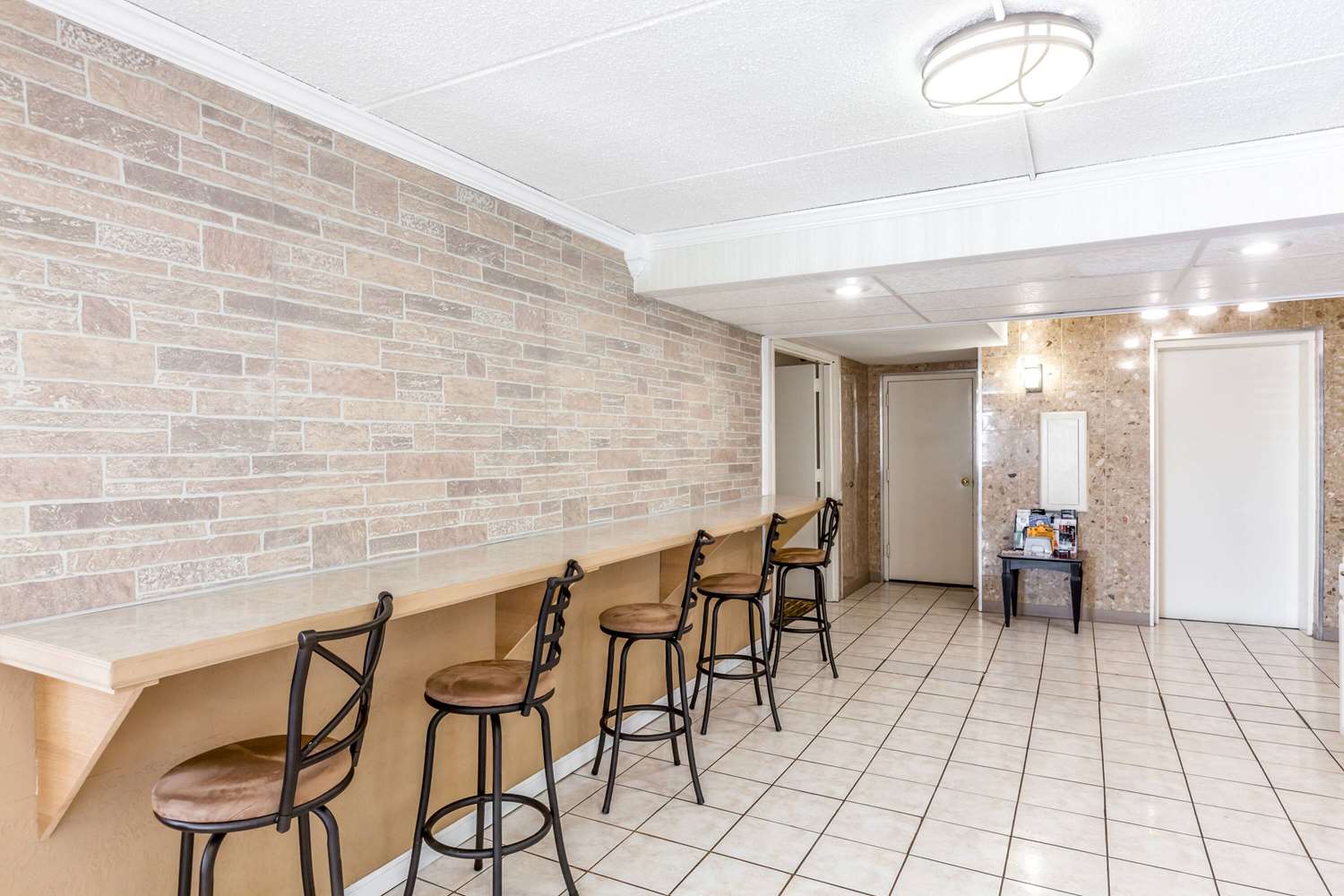 Days Inn by Wyndham Syracuse 8/10