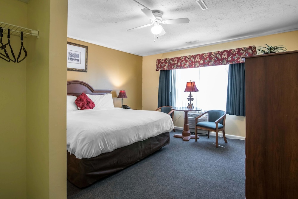 Econo Lodge Inn & Suites Tilton 25/38