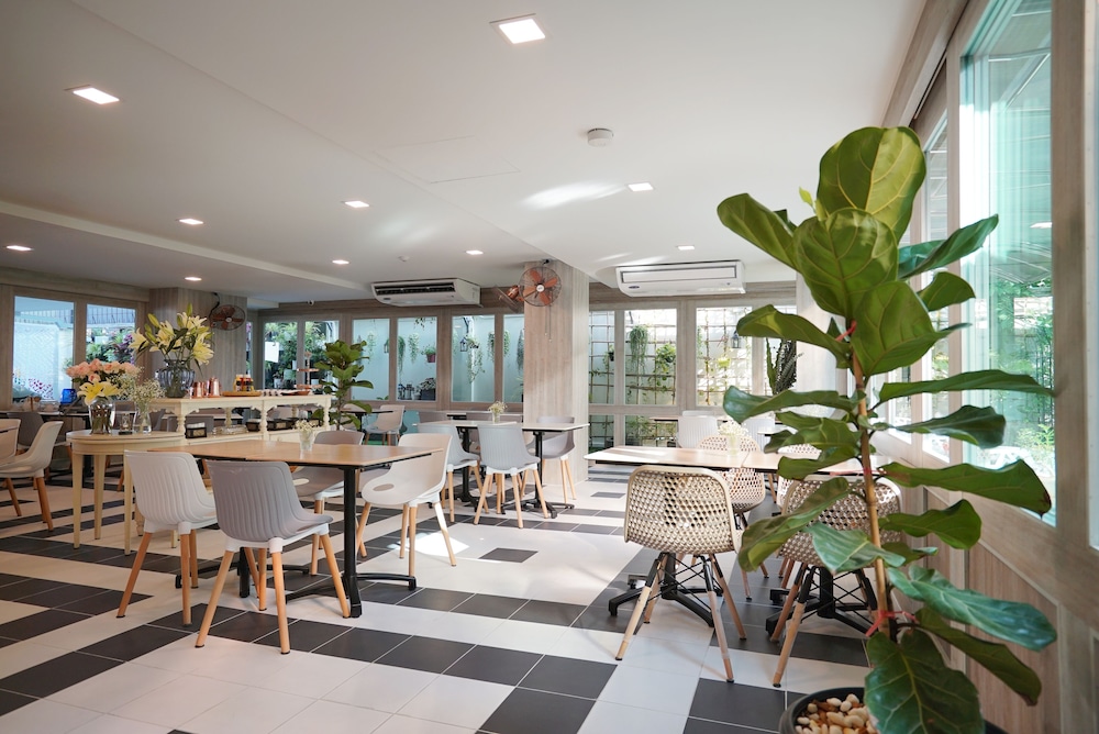 THE QUBE FIFTY HOTEL 29/50