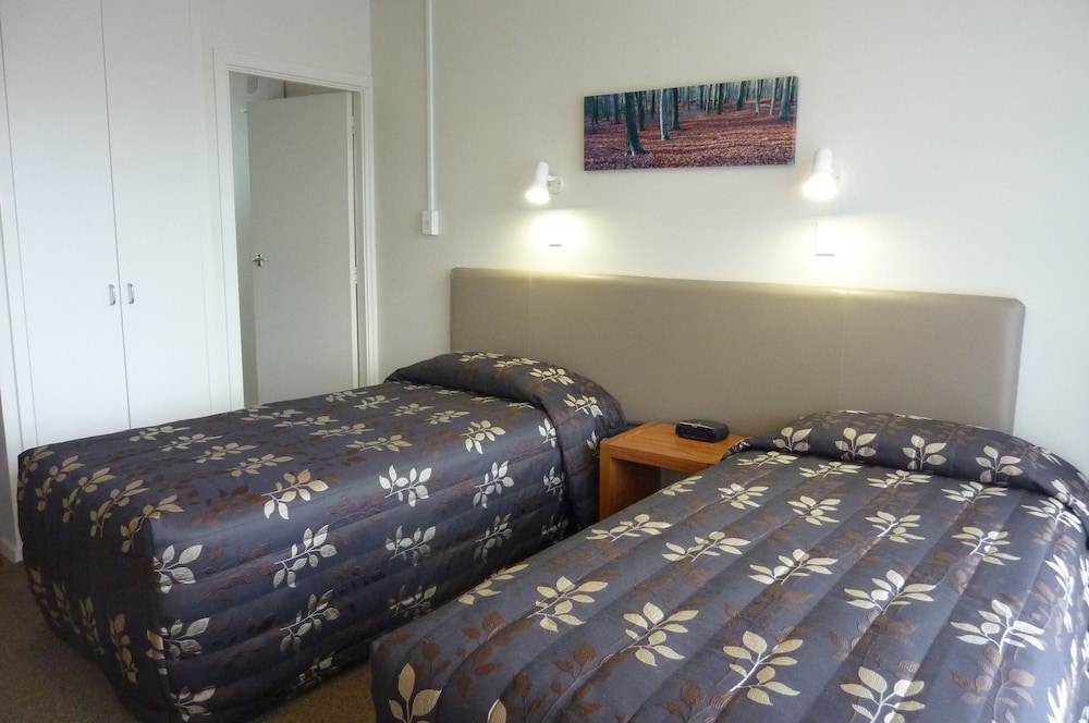 Colonial Inn Motel 19/41