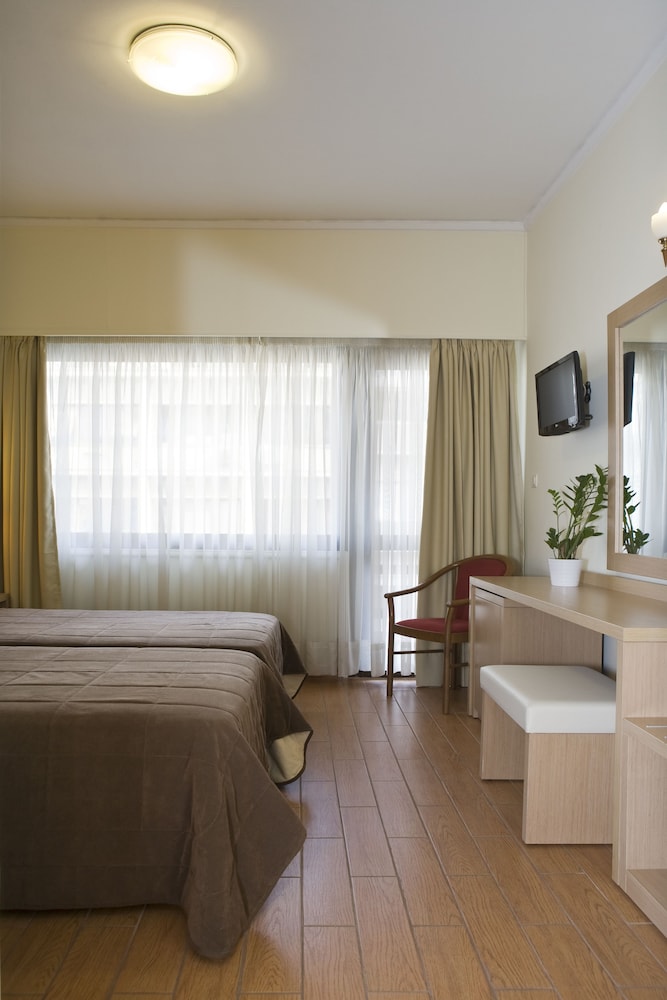 Parnon Hotel 35/45