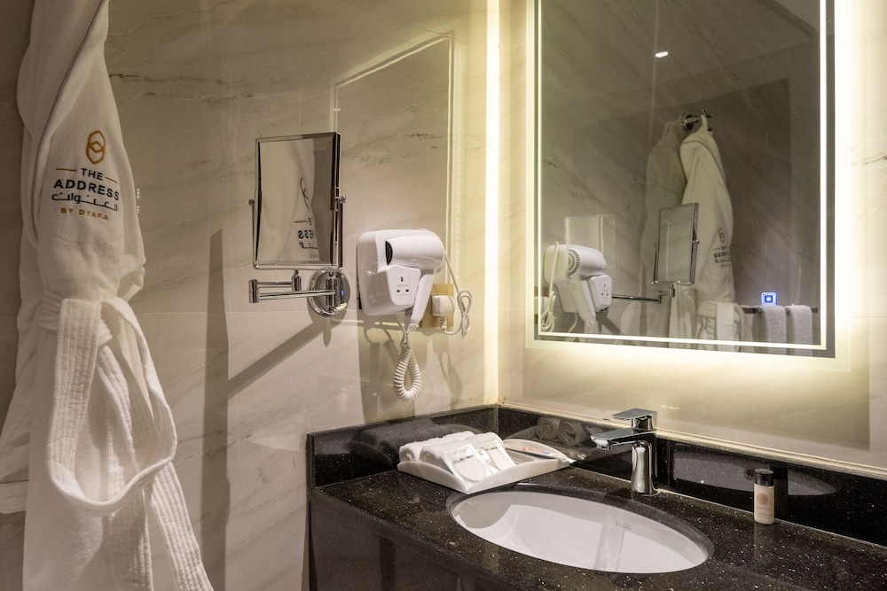 العنوان رزيدنس(Aleunwan Serviced Apartments) 51/53