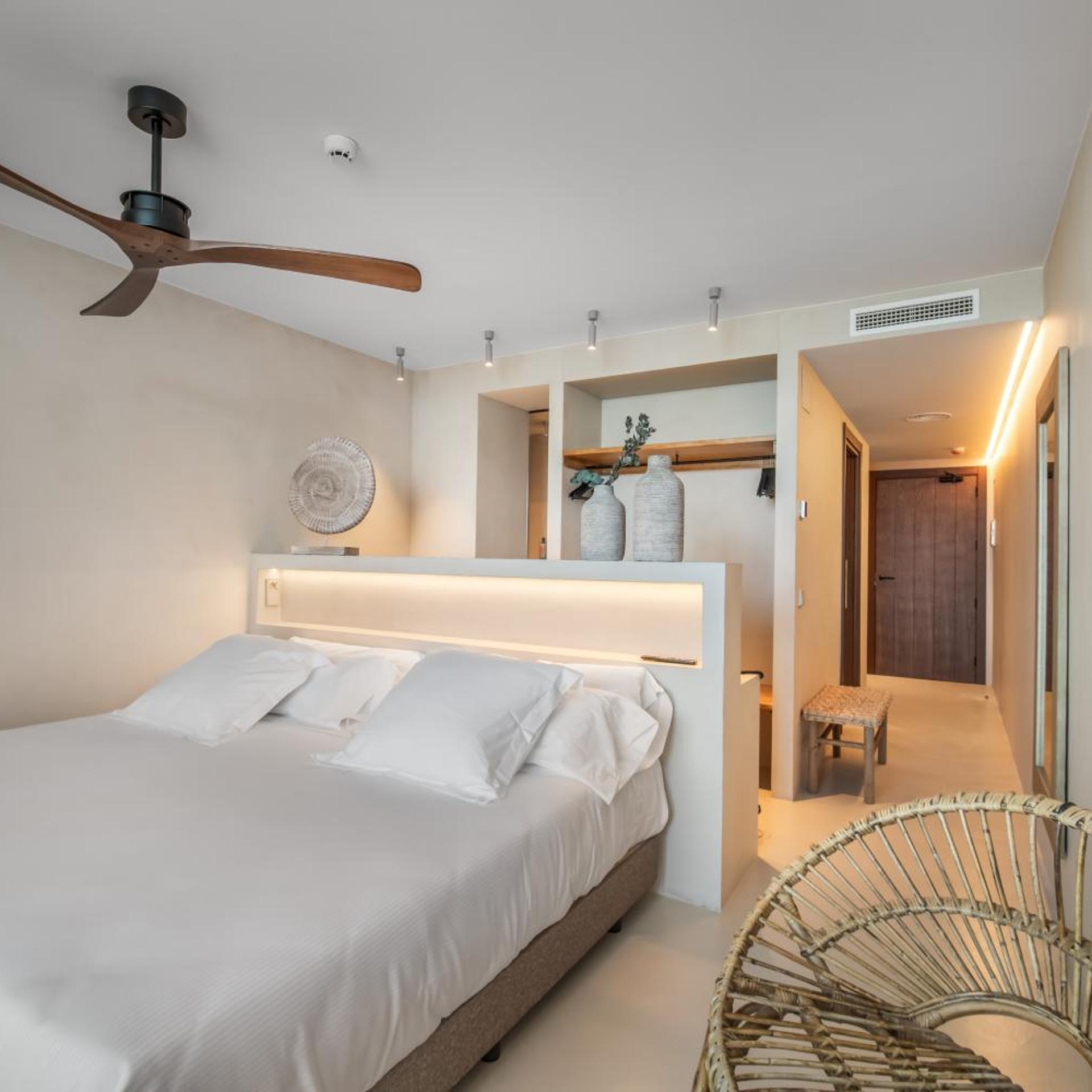 Suites by Miramar 6/50