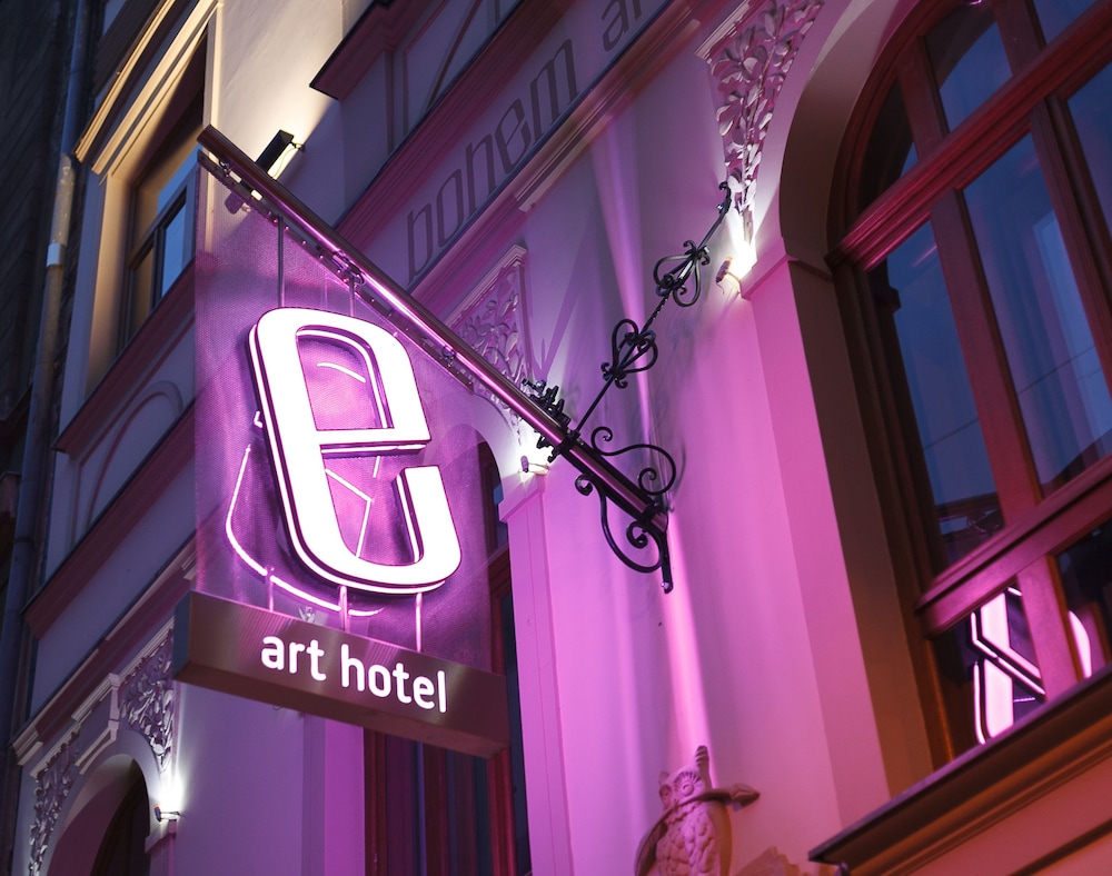 BOHEM ART HOTEL 5/59