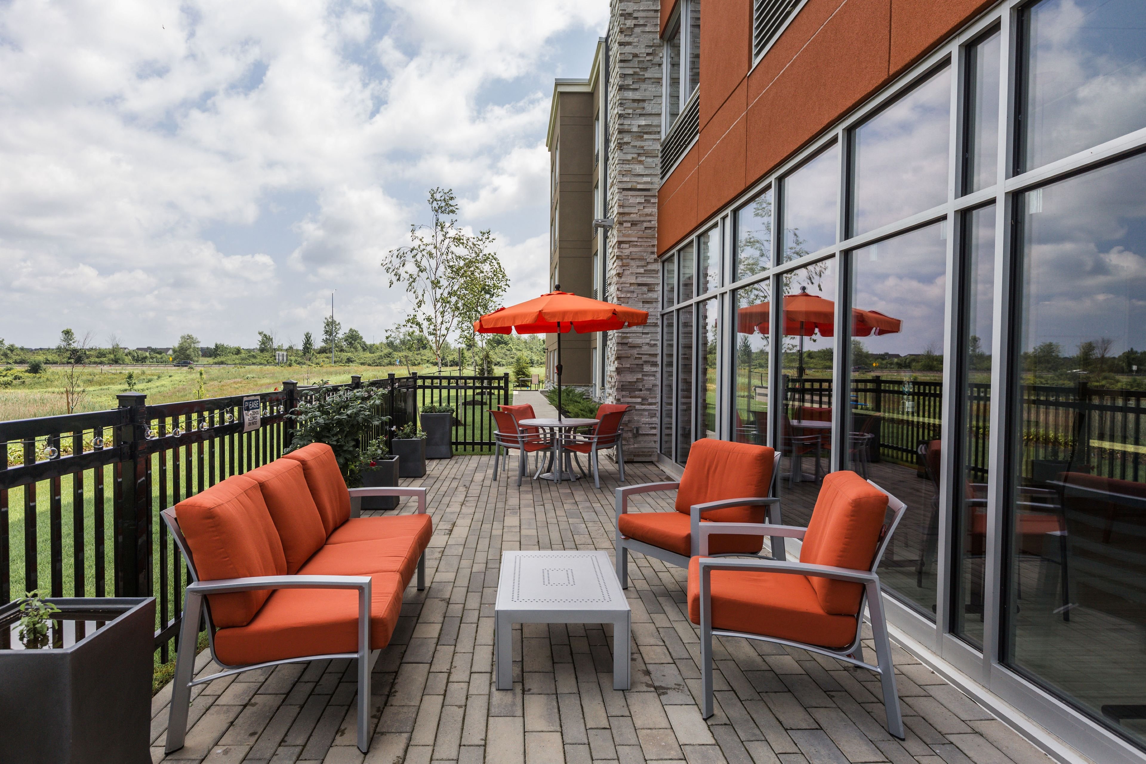 Holiday Inn Express and Suites Welland 60/65