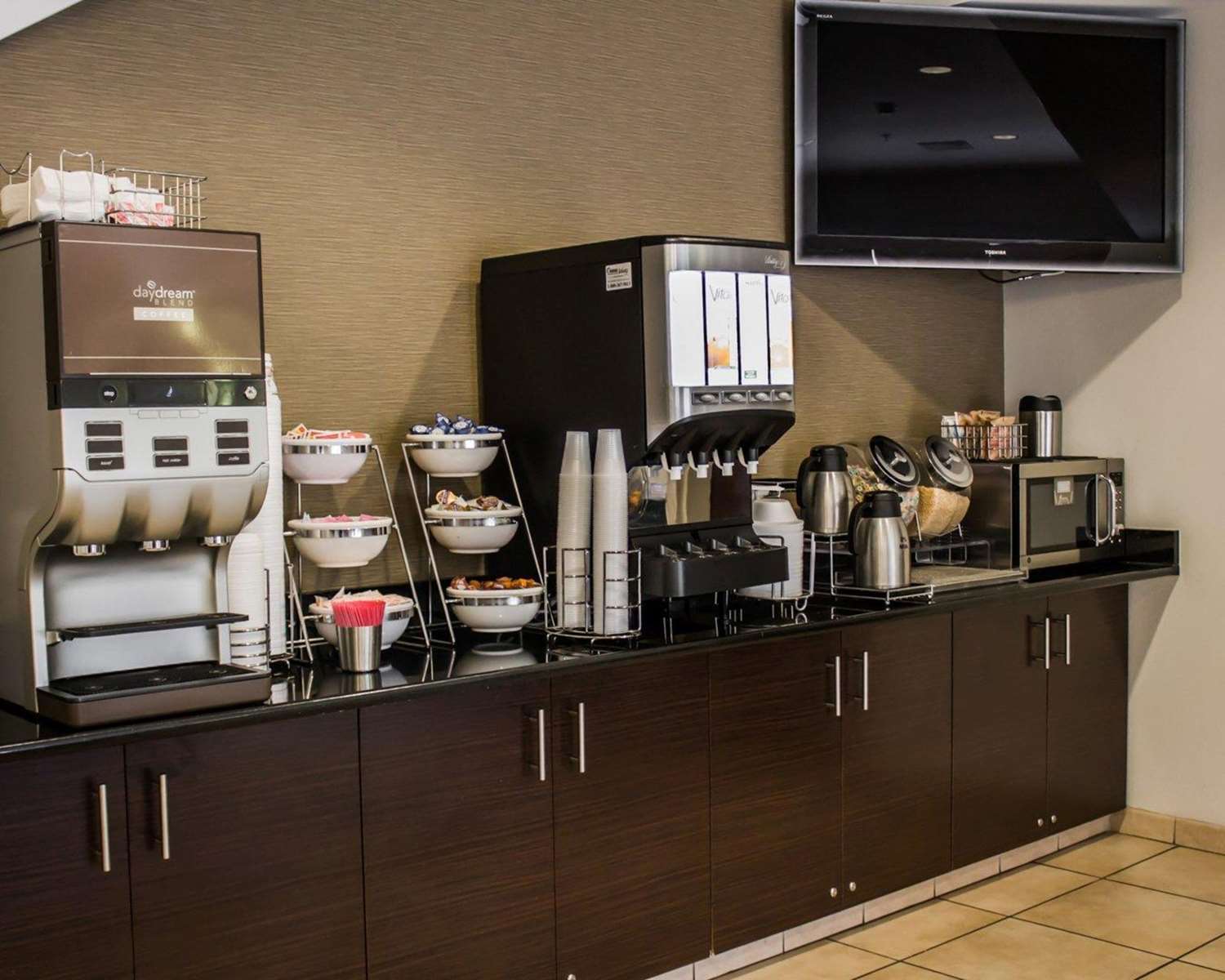 Express Inn & Suites 27/40