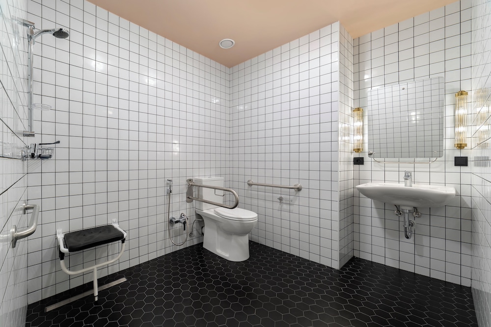 Artizan Design Hotel 57/61
