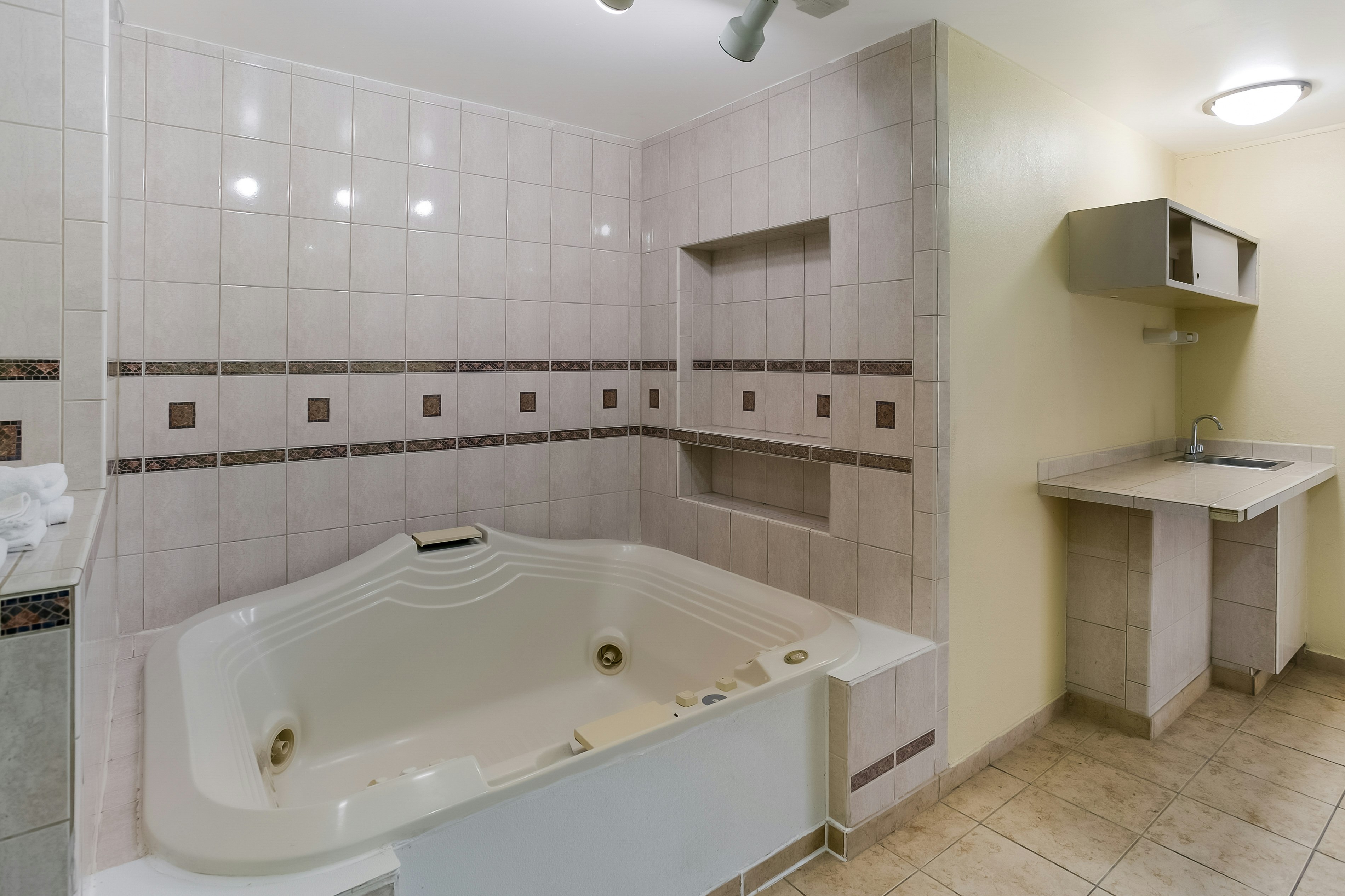 Red Roof Inn Baltimore (ex Days Inn By Wyndham Baltimore West Security Blvd) 20/20