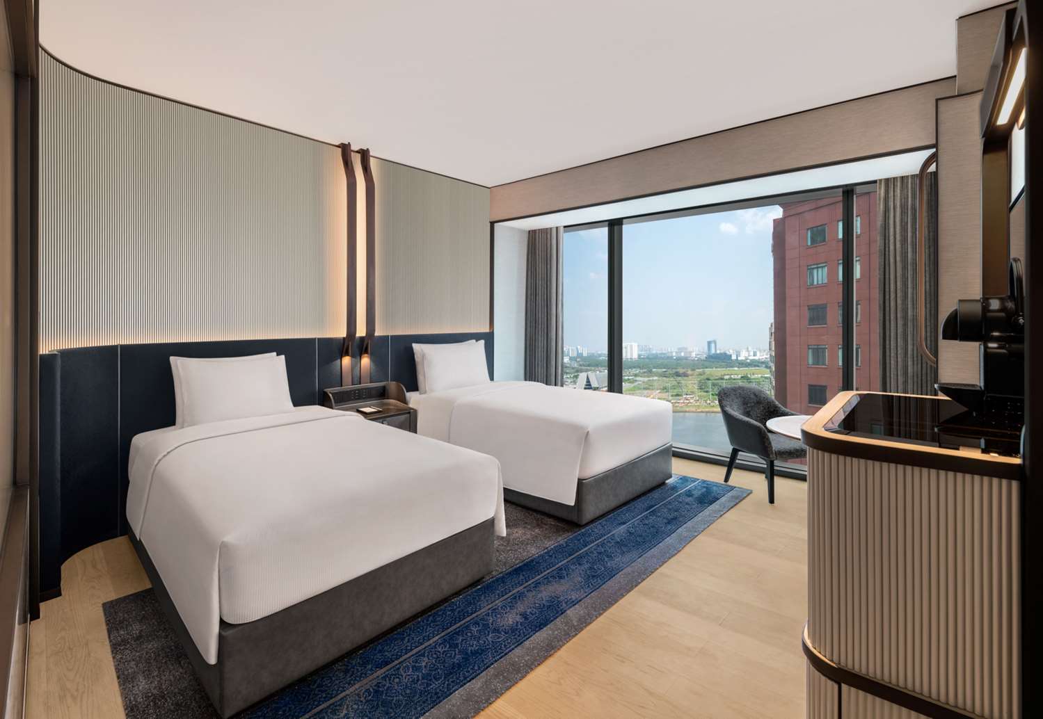 غرفة متصلة بسرير كينج وسريرين منفصلين، Hilton Saigon 3/4