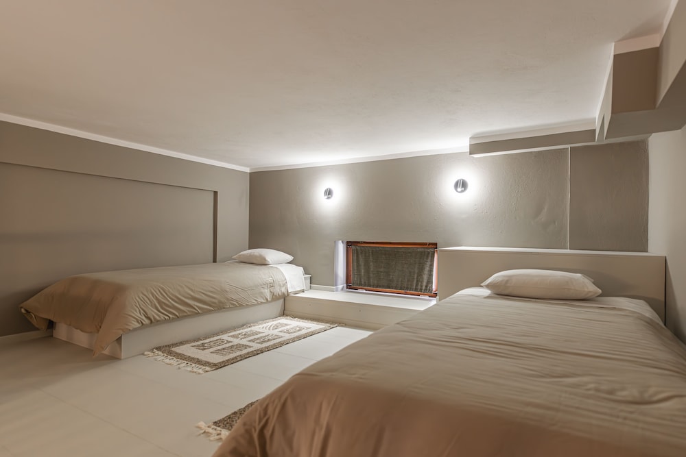 Ef Zin Studios and Suites 12/43