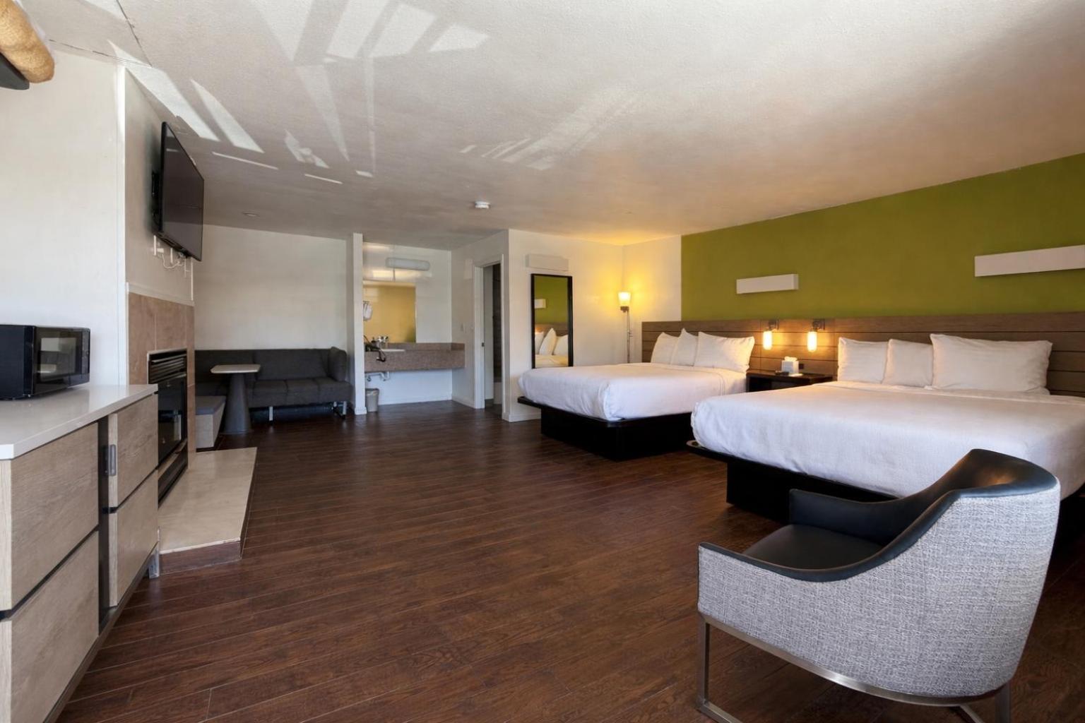 Deluxe, Queen Bed