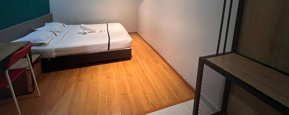 ROOM, DOUBLE BED