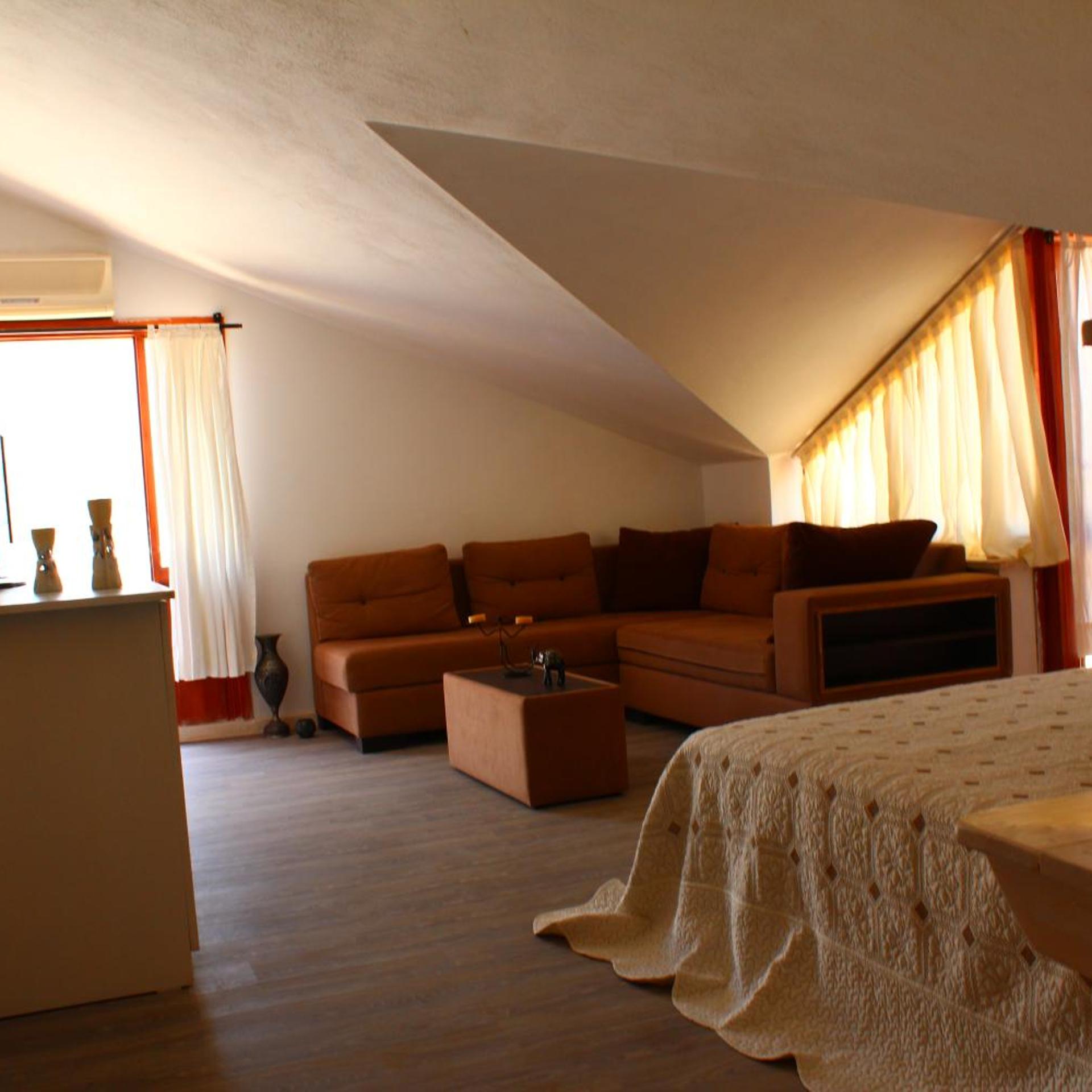 Korsan Ada Hotel 38/58