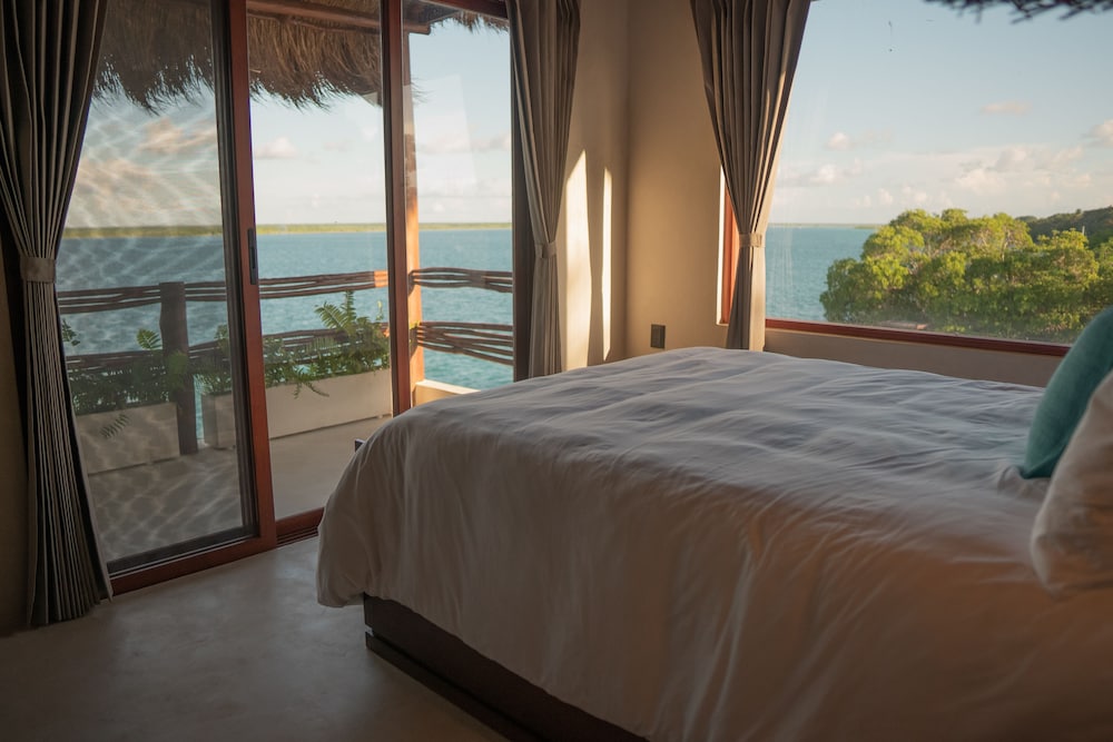 Studio, Suite, Queen Bed, Lagoon View, Terrace