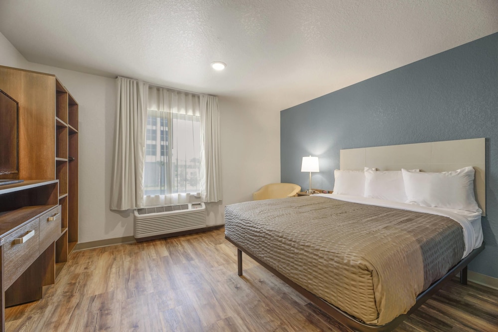 STANDARD, QUEEN BED