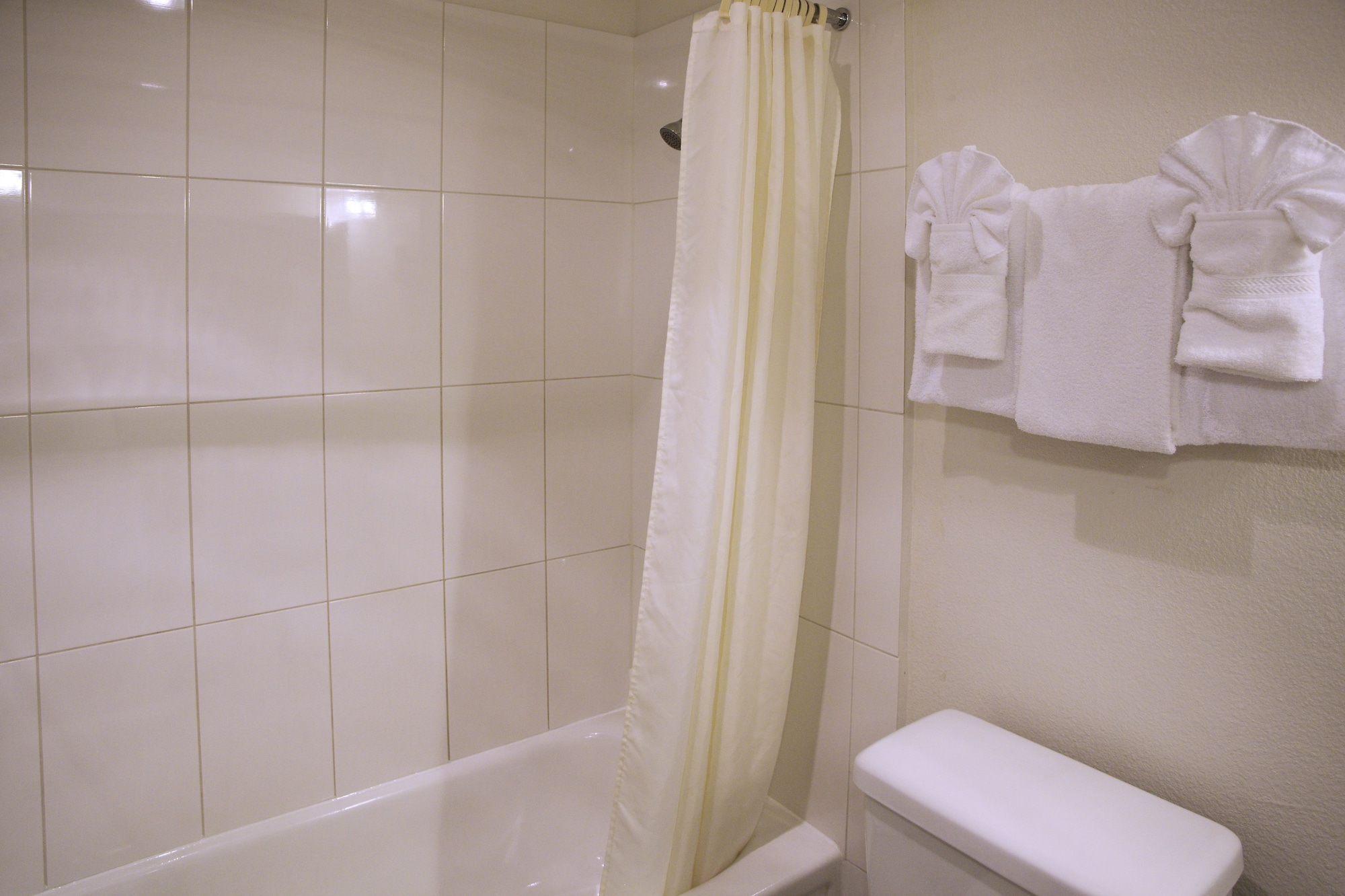 جناح بسريرين كوين بمطبخ، Aladdin Inn Suites 3/3