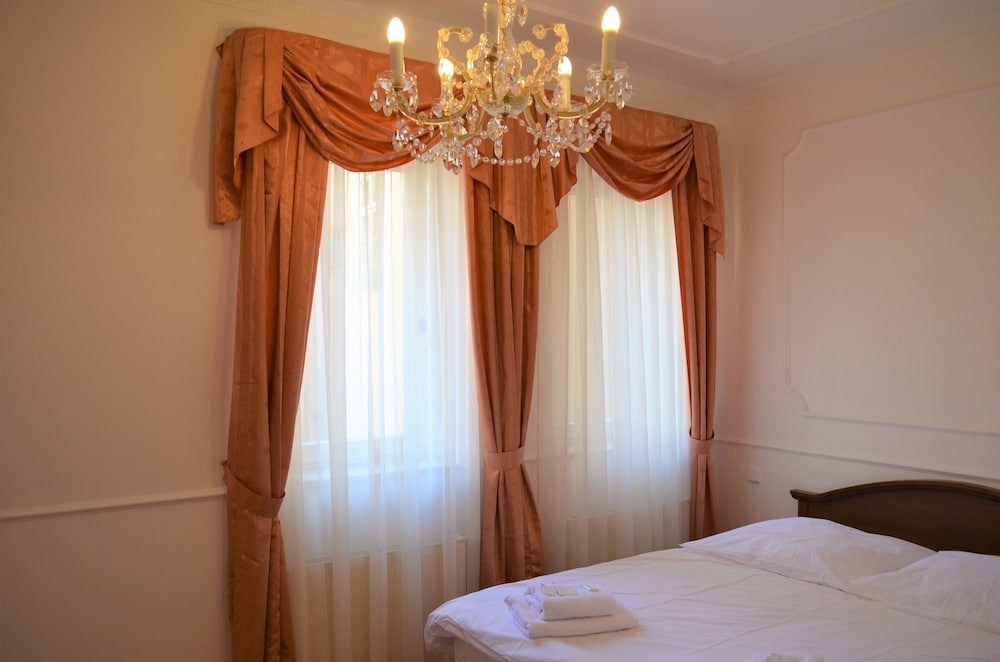 Hotel Krasna Kralovna 12/24