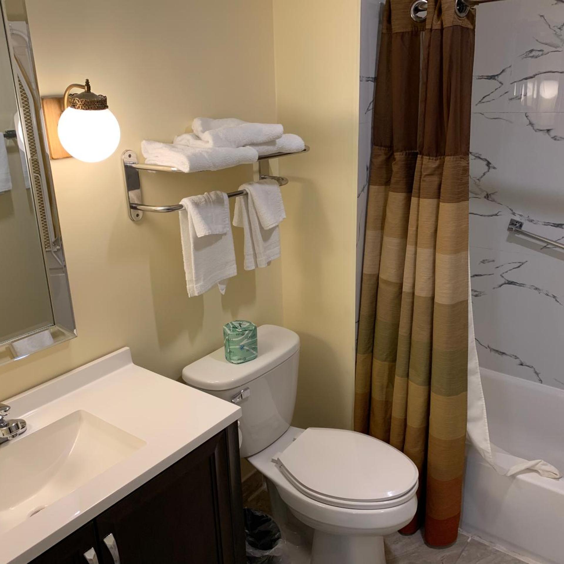 Deluxe, Queen Bed, Four Winds Country Motel 10/10