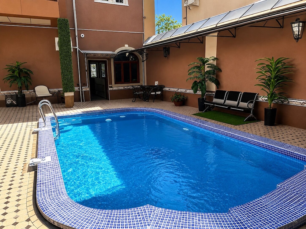Sarbon Hotel 42/72
