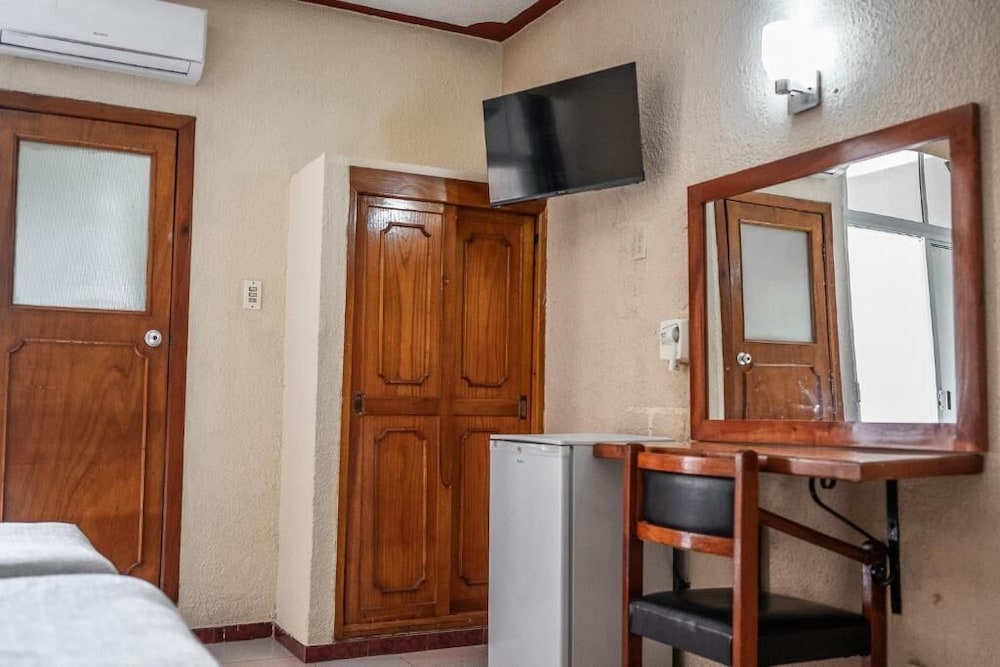 SUITE HOTEL MARIA DE LA LUZ 36/41