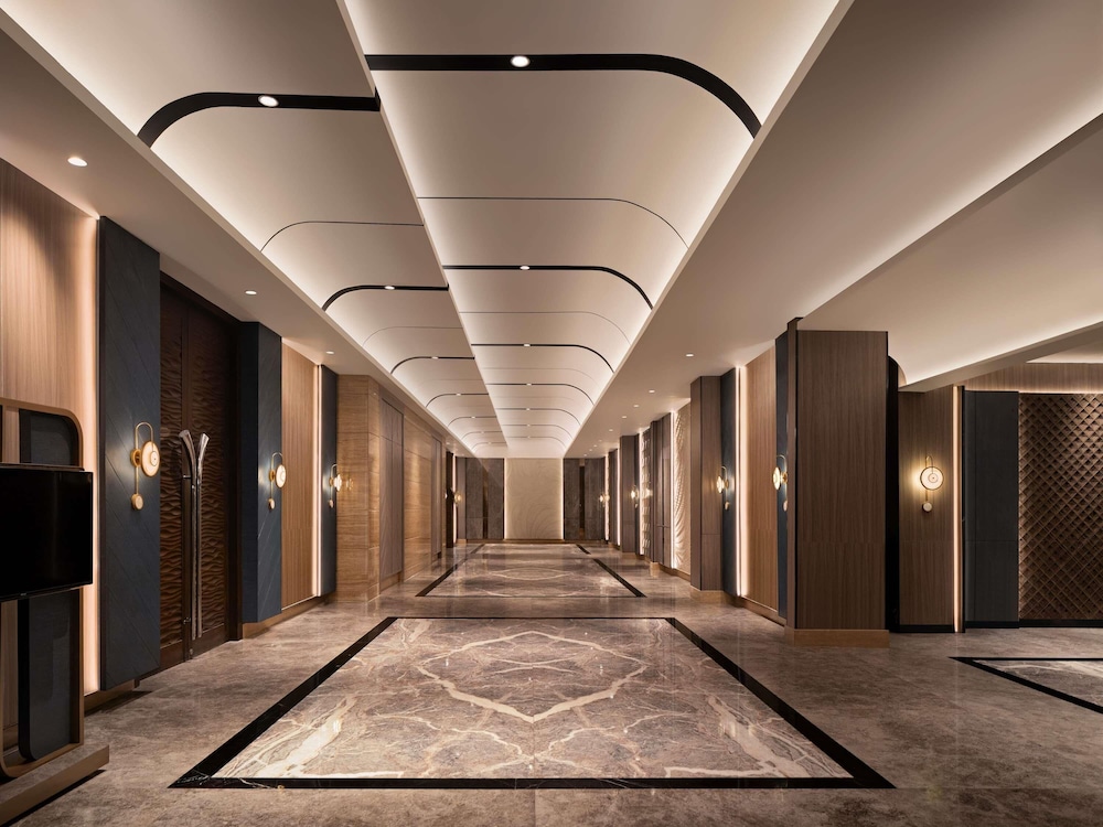 Mercure Padang 48/52