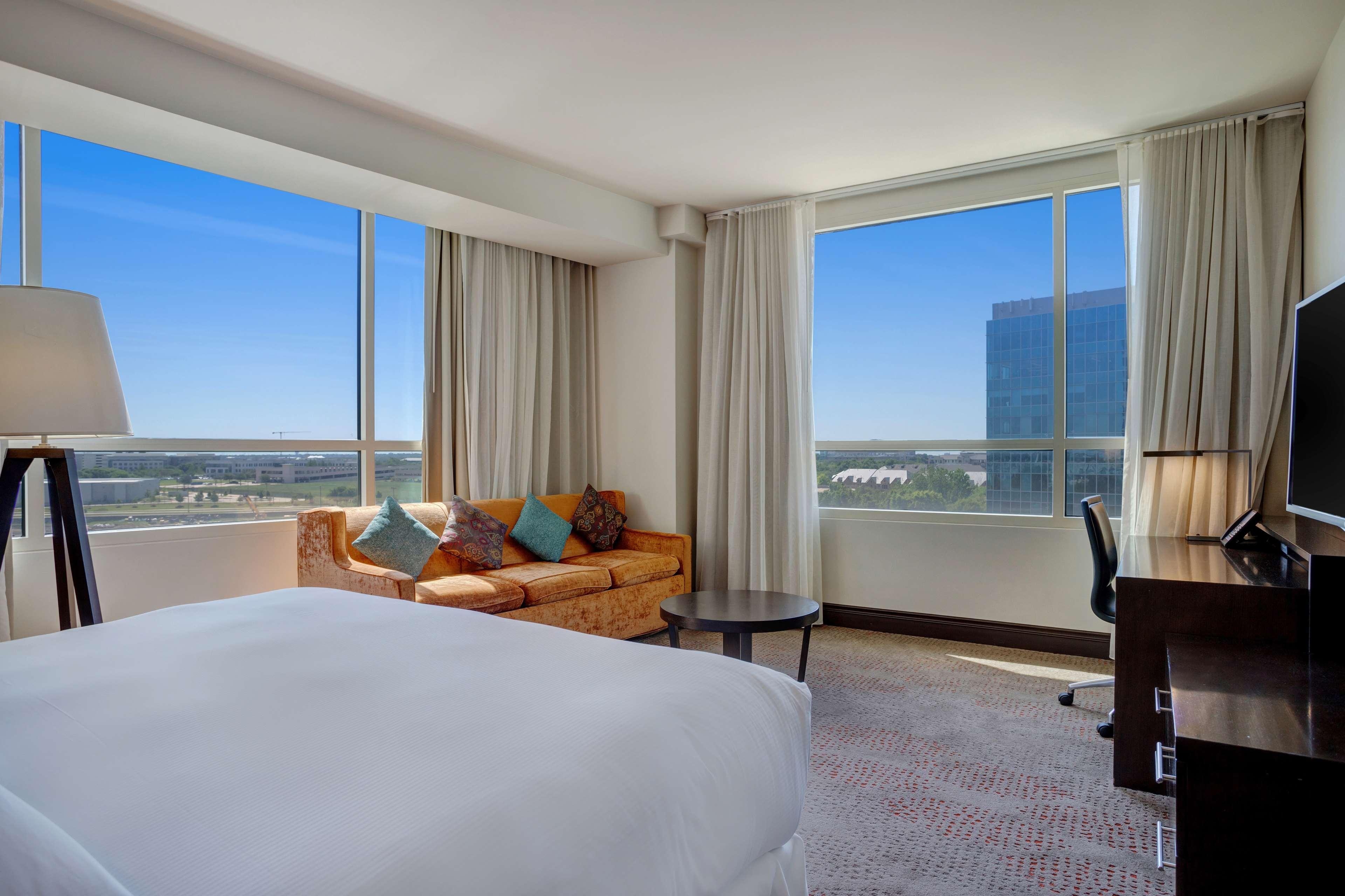 Deluxe, King Bed