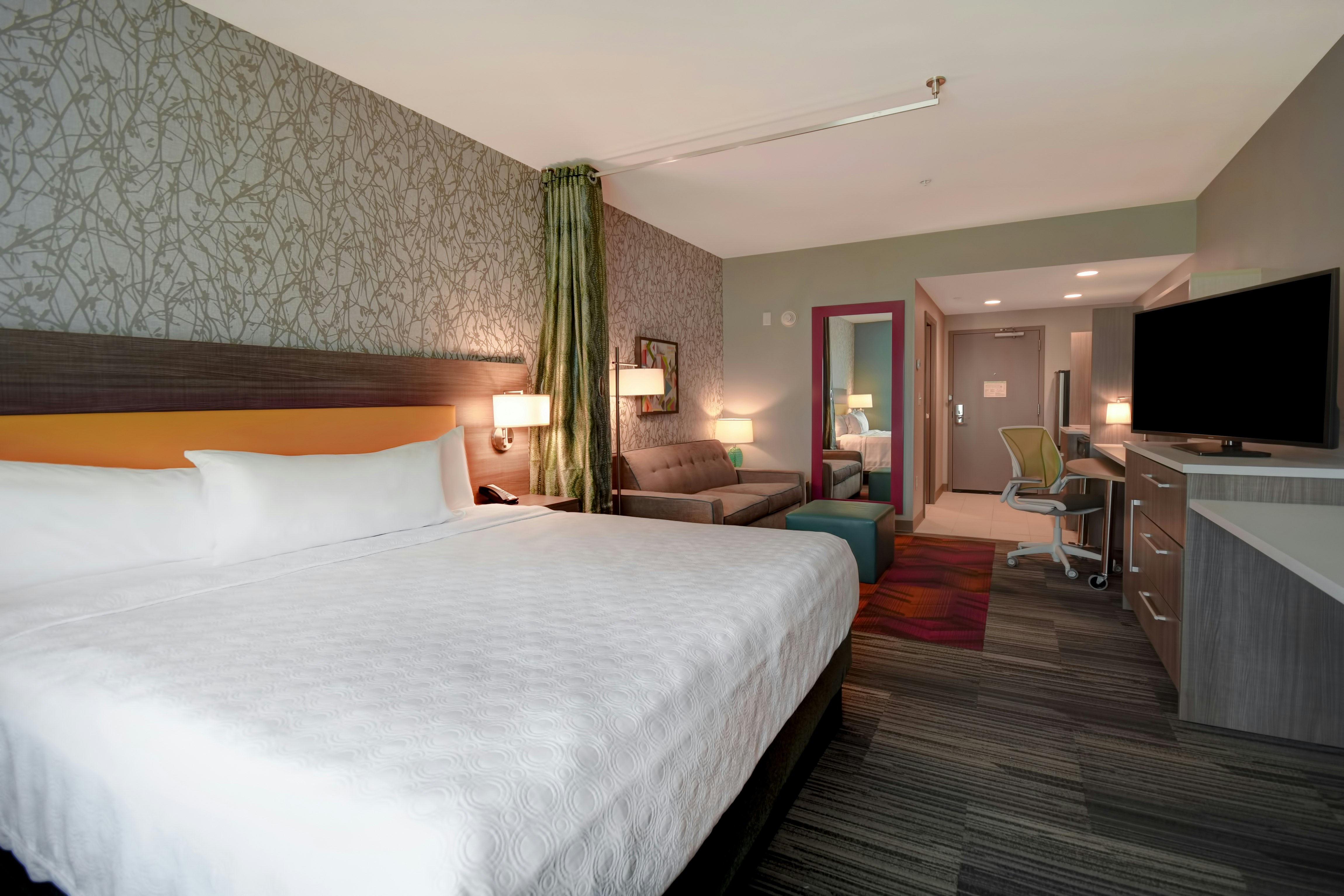 STUDIO, SUITE, KING BED