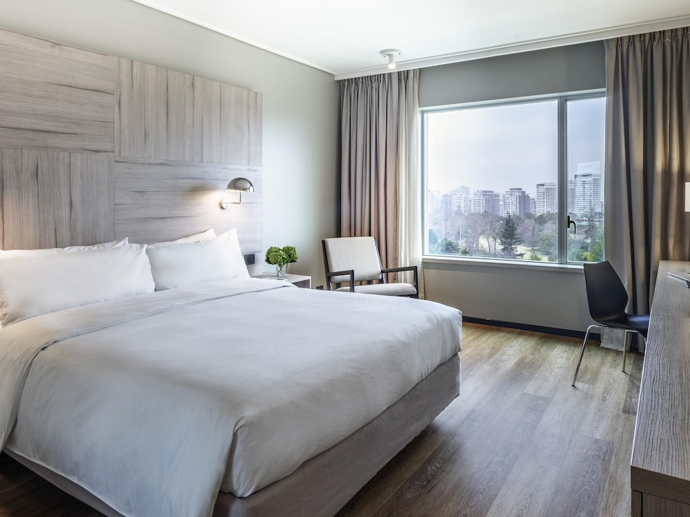 DELUXE, KING BED, GOLF COURSE VIEW