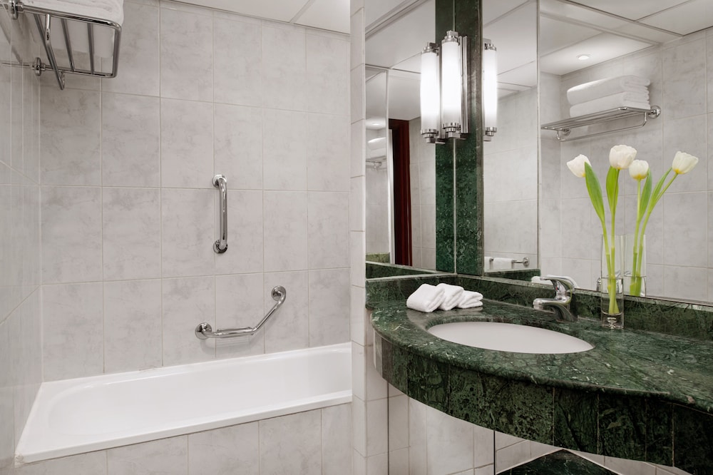 Royal, Suite, King Bed, Jetted Tub, Club Floor