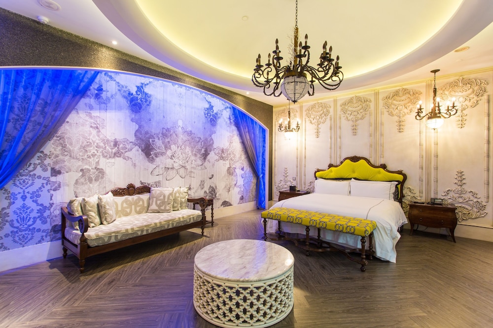 The Castle Ballet Taichung A Boutique Hotel 7/77